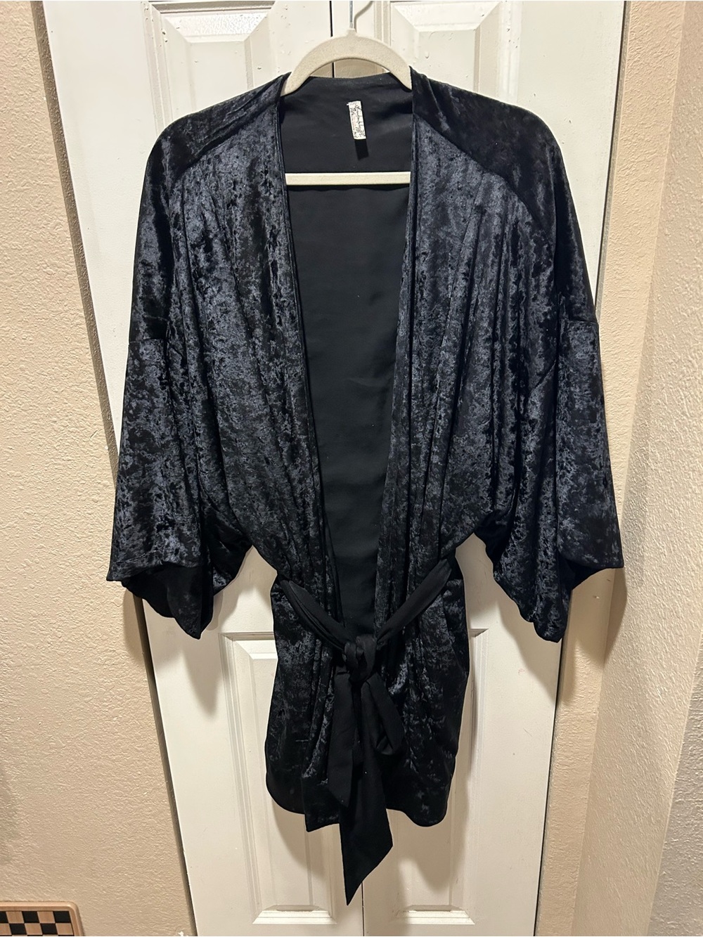 Free People Intimately Right About This Solid Black Velvet Kimono Robe,Large - Picture 4 of 8